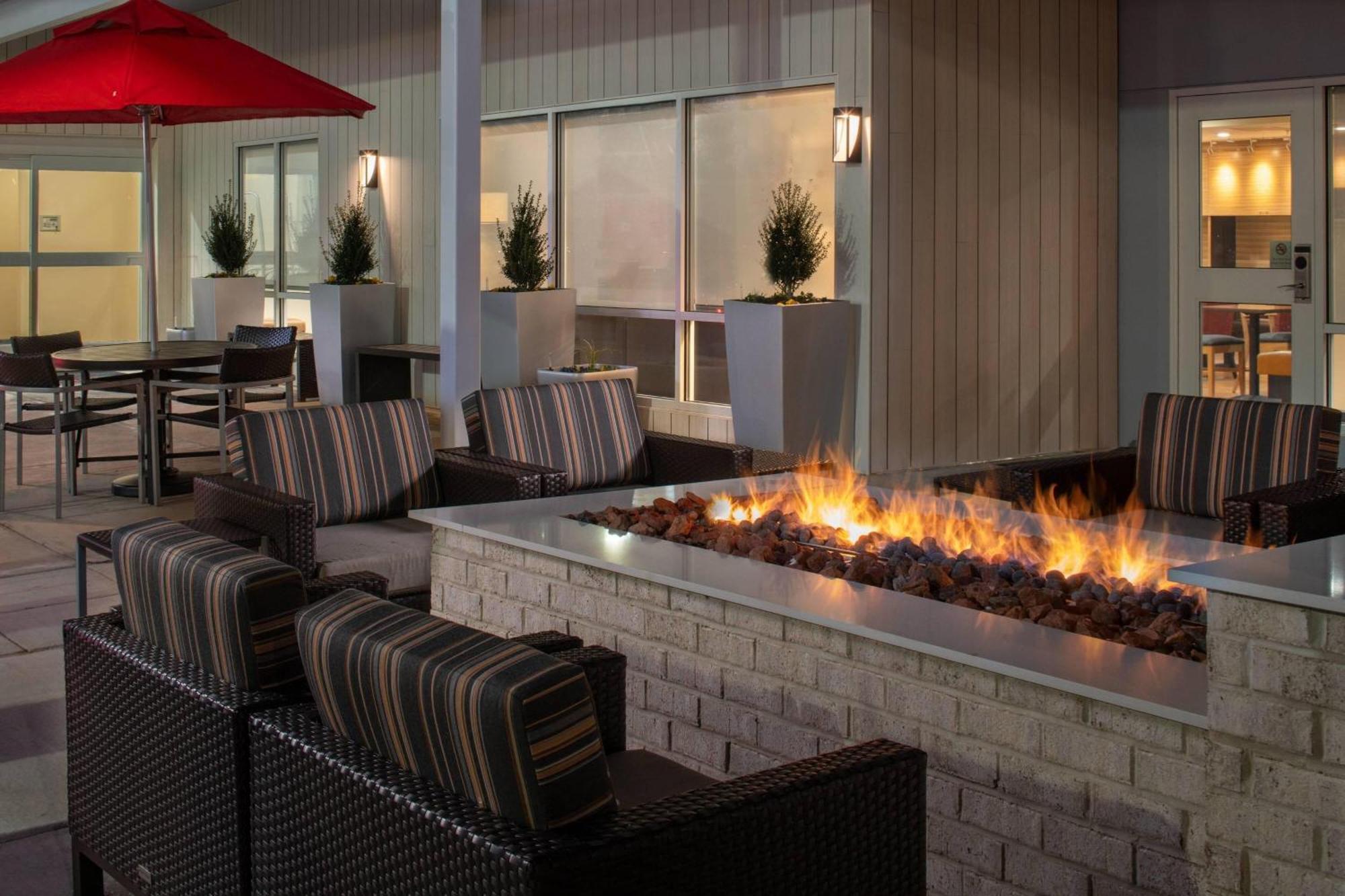 Towneplace By Marriott Suites Clarksville Bagian luar foto